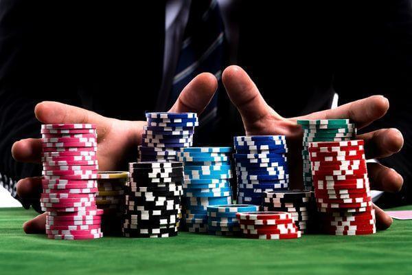Luật chơi poker chi tiết và chính xác nhất