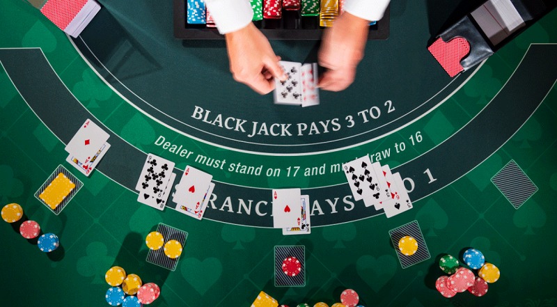 Giới thiệu về Blackjack: Điều gì làm nên sự hấp dẫn của trò chơi đánh bài này?